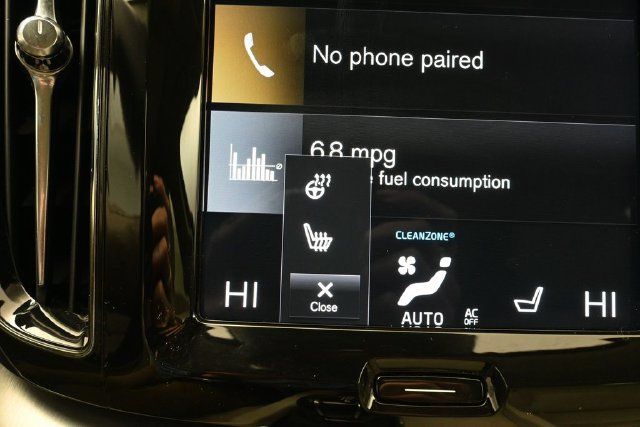 Used 2019 Volvo XC60 T5 Momentum w/ Multimedia Package FWD image 22