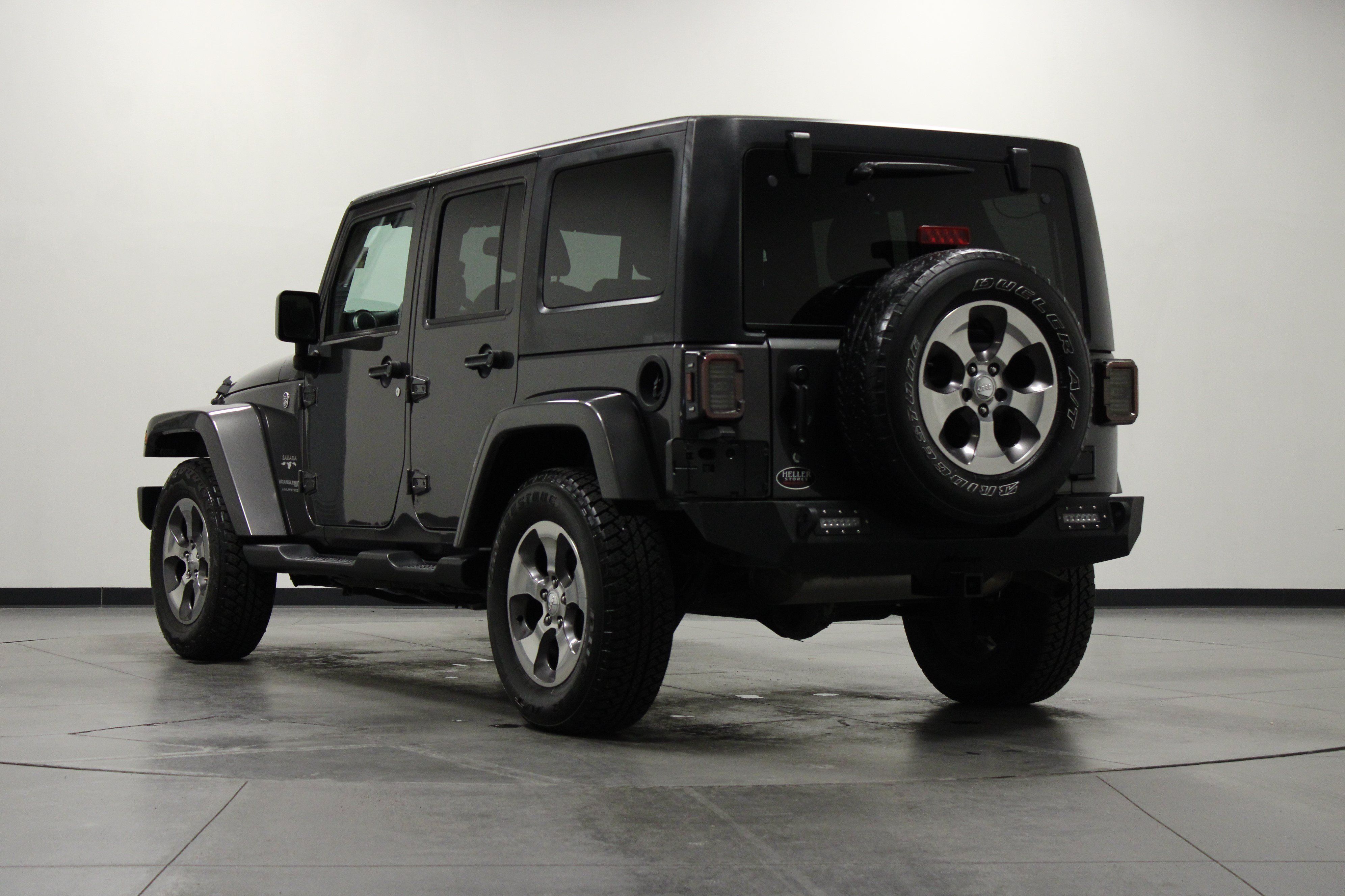 Used 2018 Jeep Wrangler Unlimited Sahara w/ Connectivity Group AWD/4WD image 6