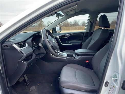 Used 2023 Toyota RAV4 XLE image 21