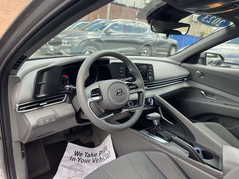 Certified 2023 Hyundai Elantra SEL w/ Preferred Accessory Package FWD image 19