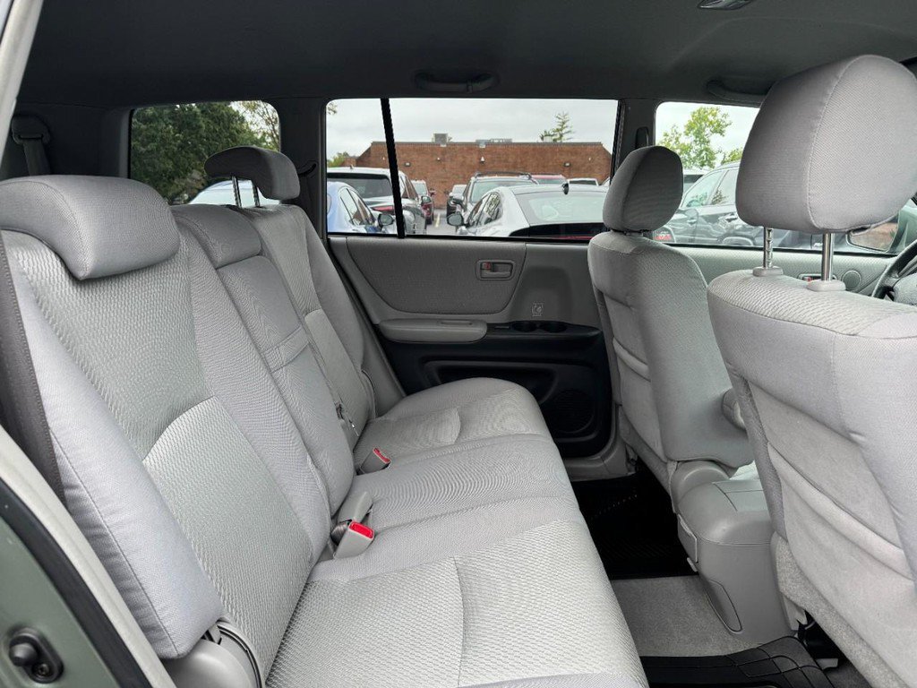 Used 2005 Toyota Highlander 4WD V6 w/ Towing Prep Pkg image 15
