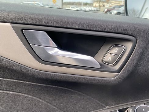 Used 2021 Ford Escape SE image 14