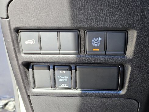 Used 2022 Nissan Armada SL w/ Captain's Chairs Package image 24