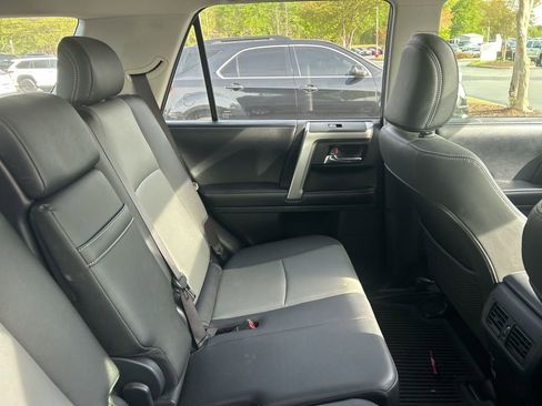Used 2019 Toyota 4Runner SR5 Premium image 5