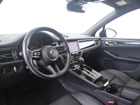 Used 2023 Porsche Macan S AWD/4WD image 4