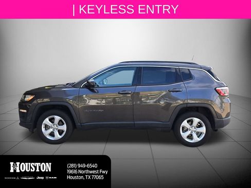 Used 2018 Jeep Compass Latitude w/ Popular Equipment Group AWD/4WD image 5