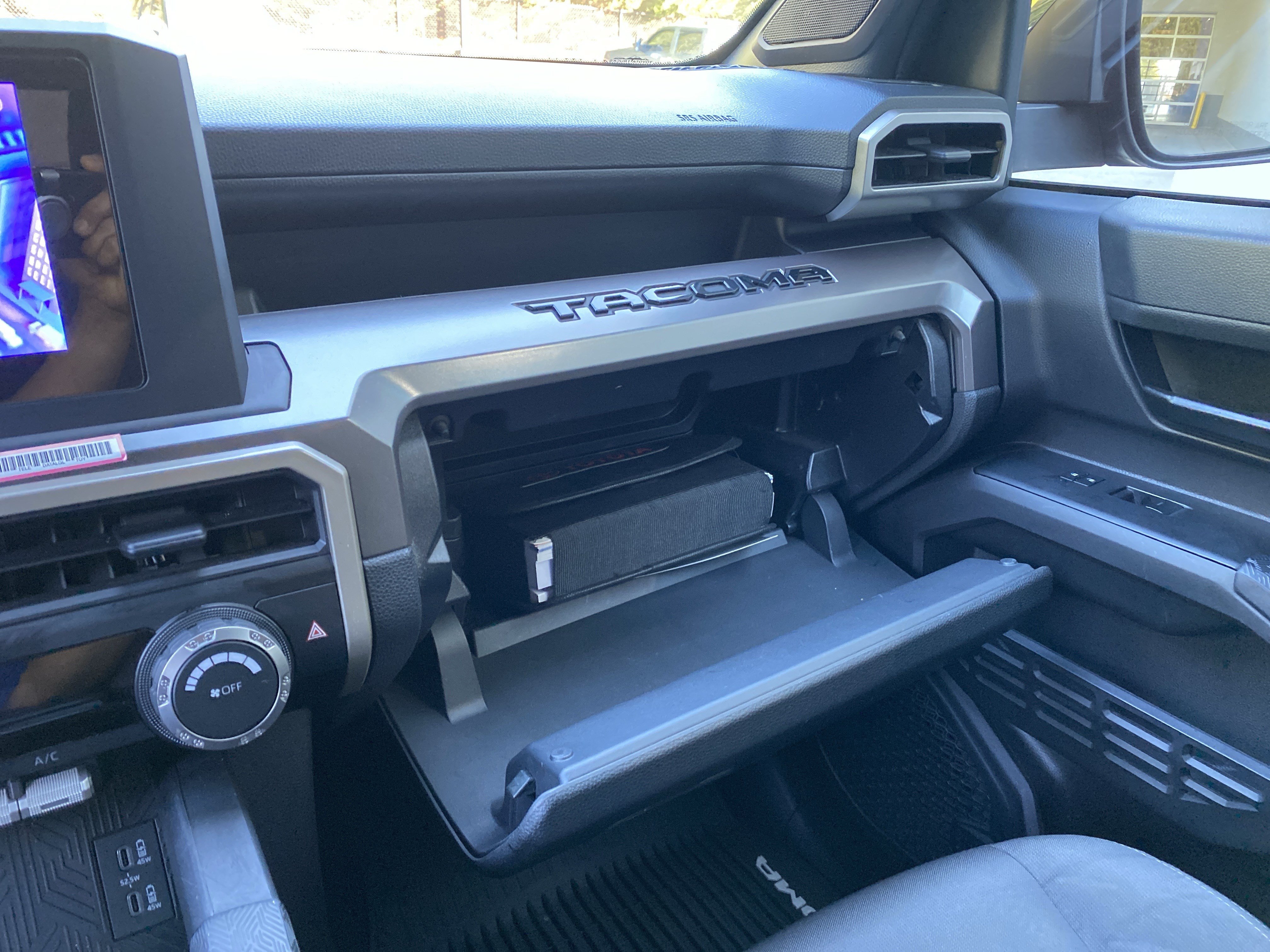Used 2024 Toyota Tacoma SR5 w/ SR5 Upgrade Package AWD/4WD image 30