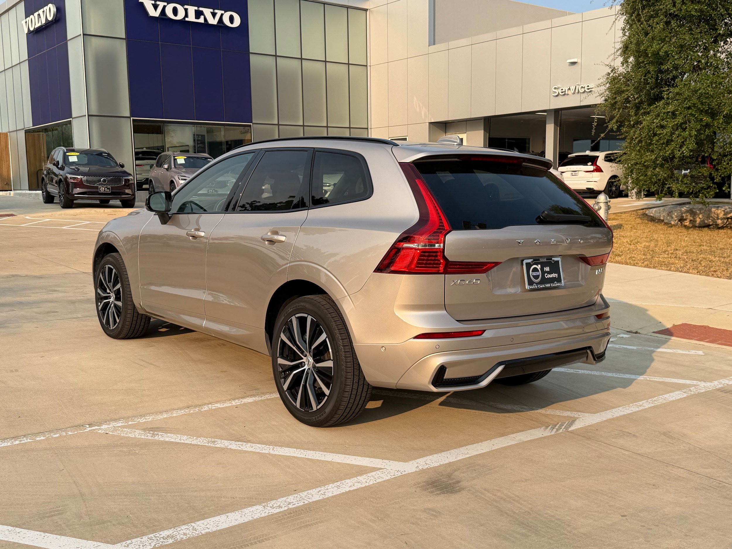 Certified 2024 Volvo XC60 B5 Ultimate AWD/4WD image 4