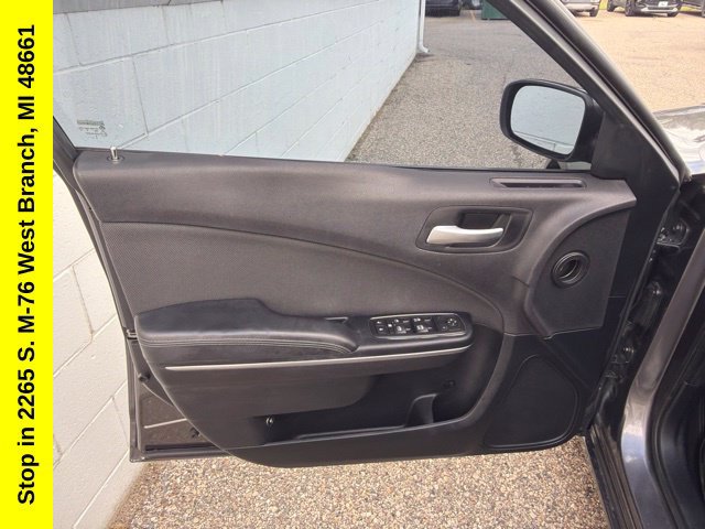 Used 2016 Dodge Charger SE w/ Power Sunroof Group AWD/4WD image 16