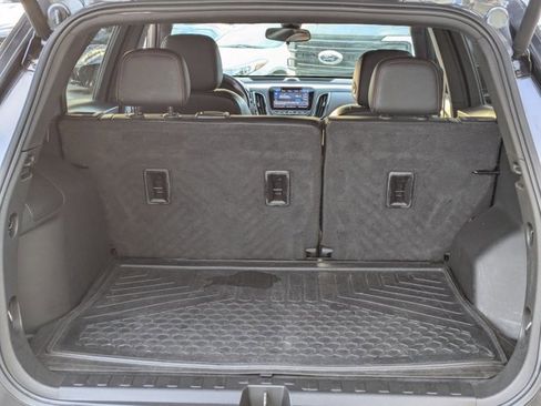 Used 2022 Chevrolet Equinox RS w/ Infotainment Package image 6