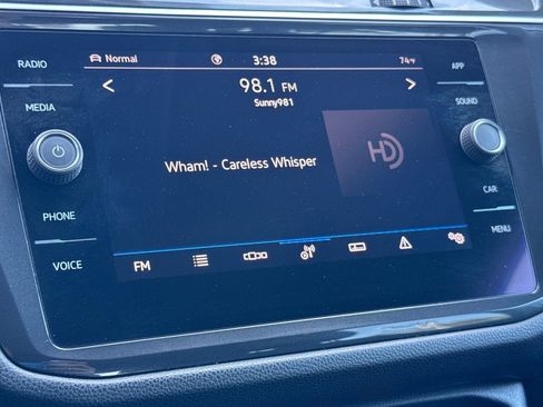 Used 2022 Volkswagen Tiguan SE w/ Panoramic Sunroof Package image 18