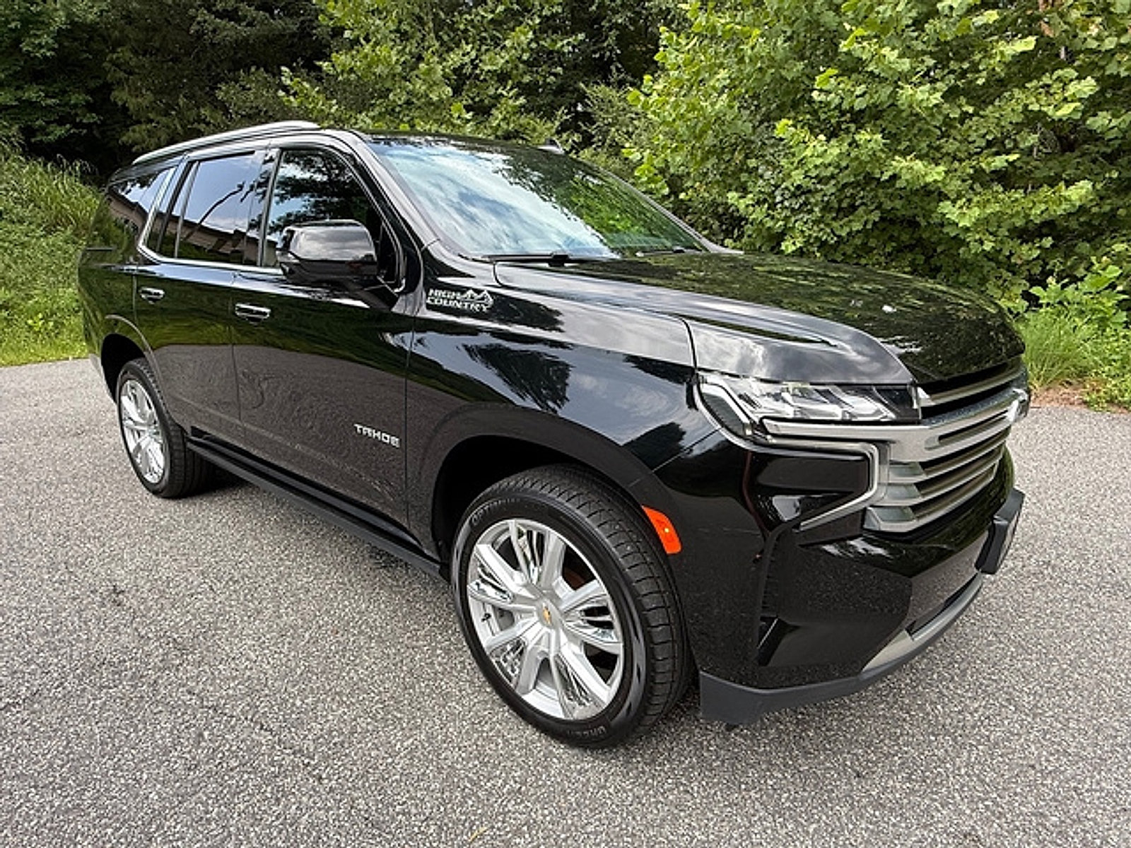 Used 2021 Chevrolet Tahoe High Country w/ Premium Package AWD/4WD image 4