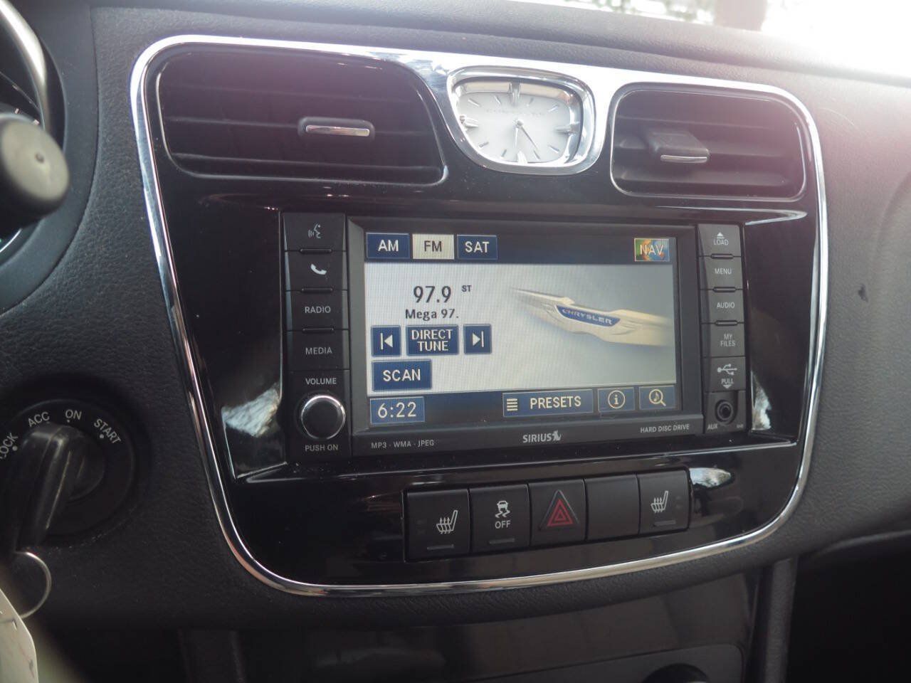 Used 2011 Chrysler 200 Limited FWD image 9