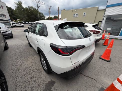Used 2024 Honda HR-V LX image 3
