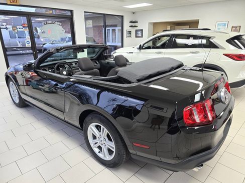 Used 2012 Ford Mustang Convertible image 8