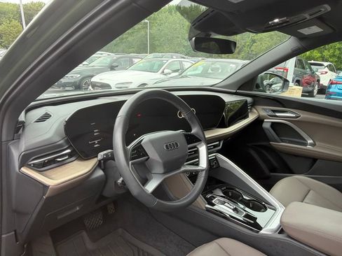 Used 2025 Audi Q5 Premium w/ Convenience Package AWD/4WD image 5