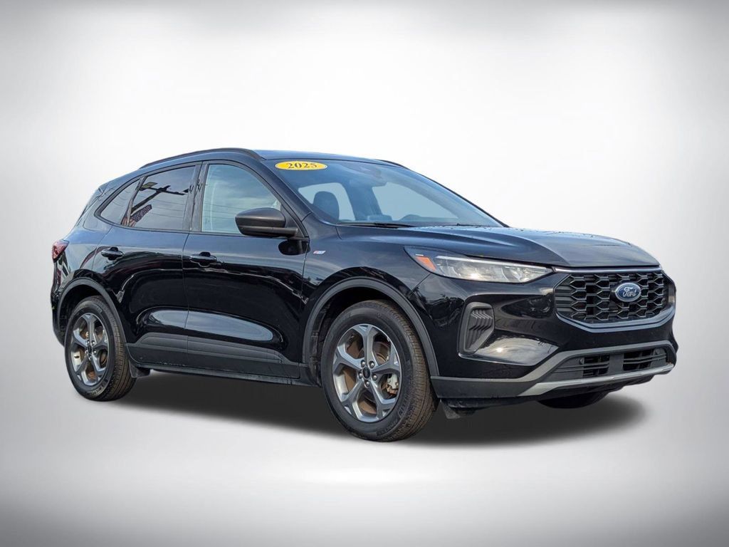 Used 2025 Ford Escape ST-Line FWD image 2