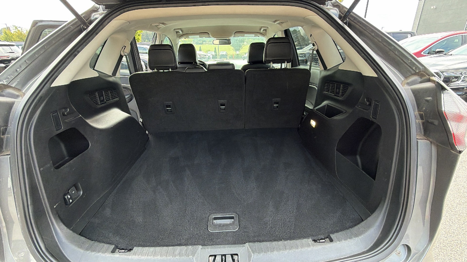 Used 2024 Ford Edge SEL AWD/4WD image 13