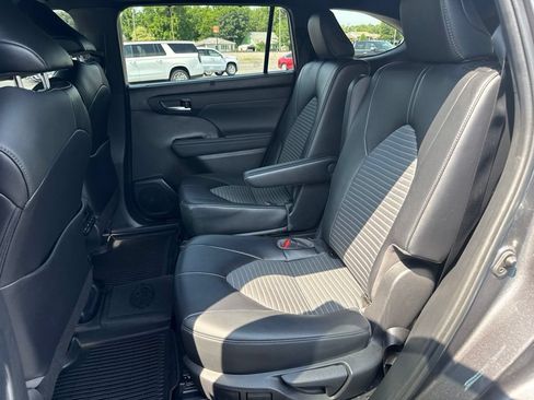 Used 2022 Toyota Highlander XSE AWD/4WD image 13