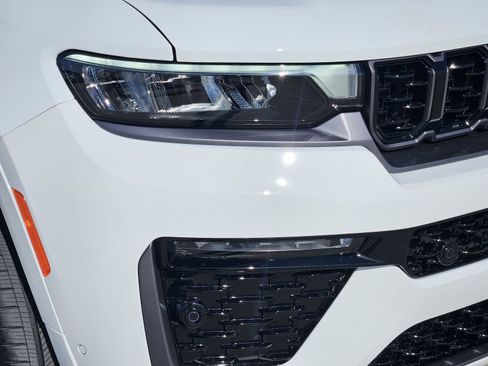 New 2026 Jeep Grand Cherokee L Summit image 9