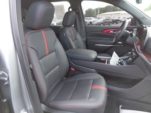 Used 2025 Chevrolet Traverse RS w/ LPO, Floor Liner Package AWD/4WD image 38