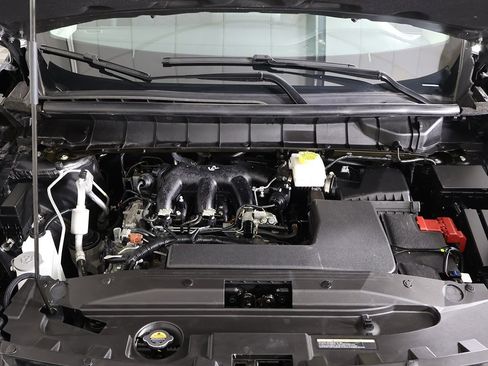 Used 2024 Nissan Pathfinder S image 18