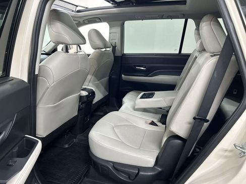 Used 2024 Toyota Grand Highlander AWD image 20