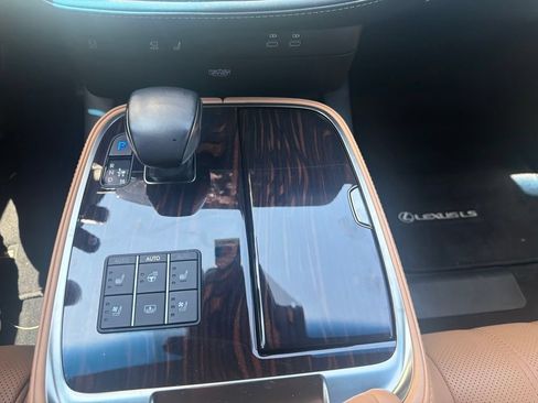 Used 2023 Lexus LS 500 w/ Interior Upgrade Package RWD image 35