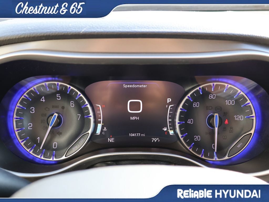 Used 2023 Chrysler Pacifica Touring-L AWD/4WD image 28