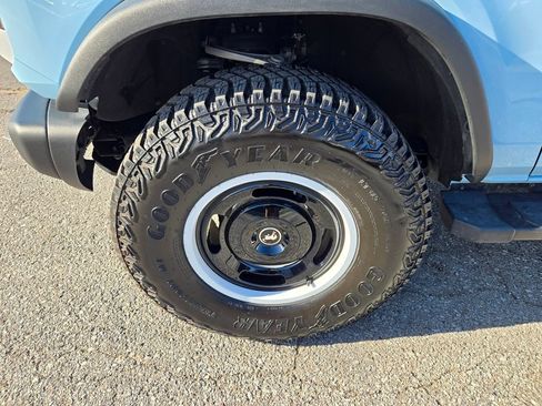 Used 2023 Ford Bronco Heritage Edition AWD/4WD image 9