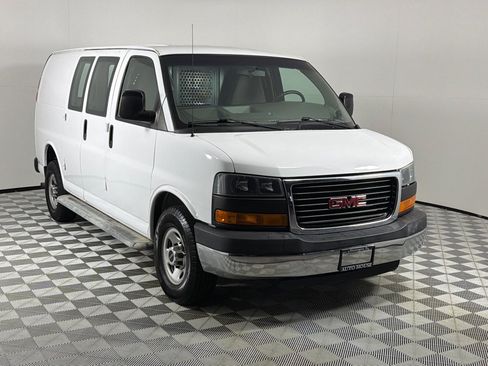 Used 2015 GMC Savana 2500 RWD image 3