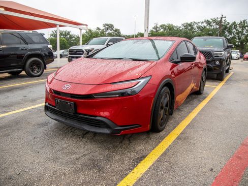 Used 2024 Toyota Prius LE FWD image 1