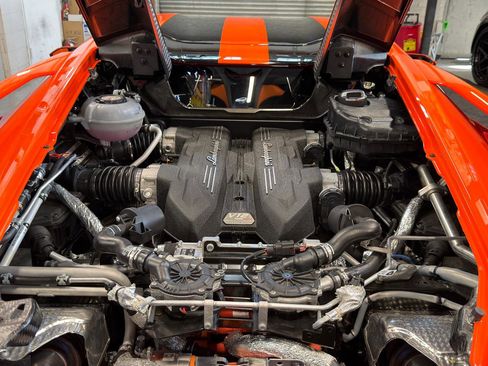 Used 2024 Lamborghini Revuelto image 28