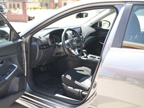 Used 2025 Nissan Sentra SR FWD image 6