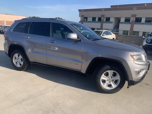 Used 2015 Jeep Grand Cherokee Laredo w/ Quick Order Package 23E image 4