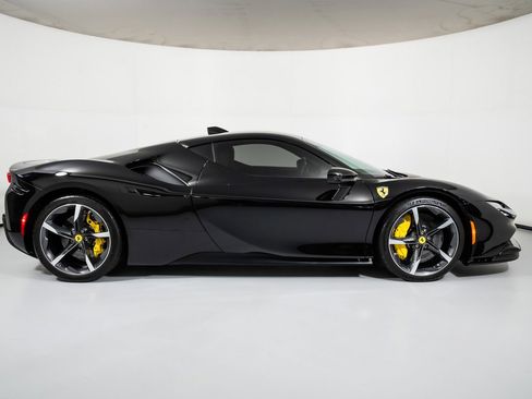 Used 2022 Ferrari SF90 Stradale image 19