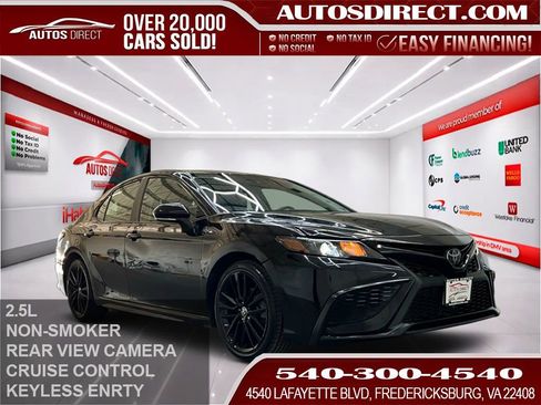 Used 2022 Toyota Camry SE image 1