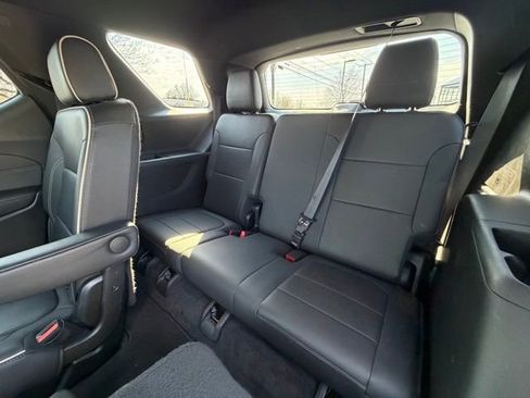 Used 2023 Chevrolet Traverse Premier image 39