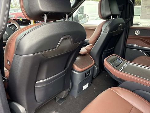 New 2026 Lincoln Navigator Reserve image 17