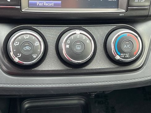 Used 2016 Toyota RAV4 LE AWD/4WD image 25