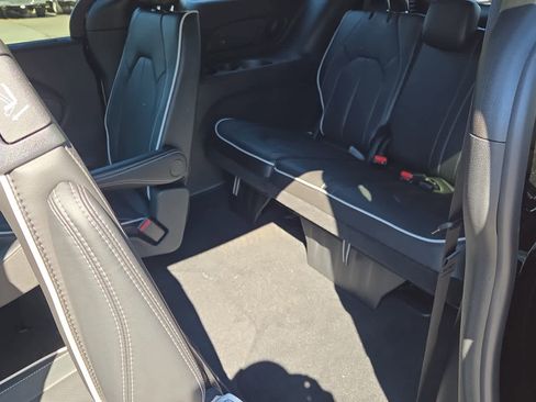 New 2026 Chrysler Pacifica Limited w/ S Appearance Package image 14