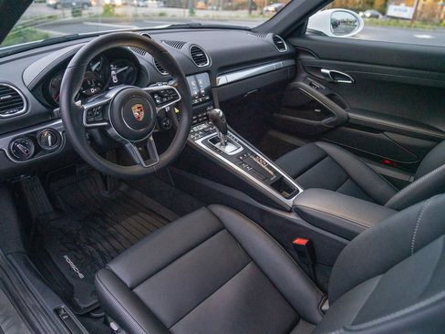 Used 2024 Porsche 718 Cayman image 4