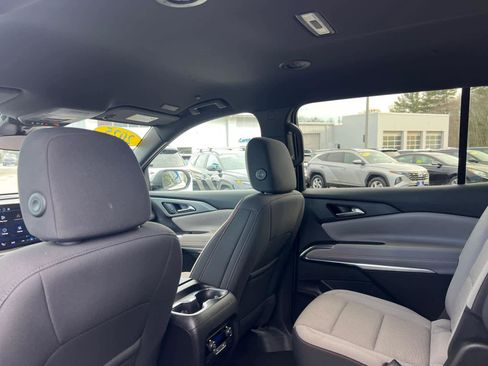 Certified 2025 Chevrolet Traverse LT image 31