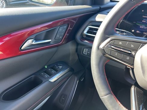 Used 2024 Chevrolet Traverse RS image 22