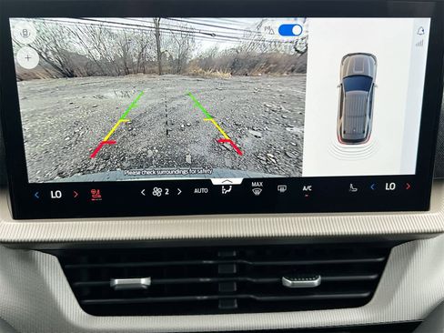 Used 2025 Ford Explorer Active w/ Active Comfort Package image 28