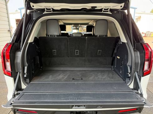 Used 2025 Ford Expedition Active AWD/4WD image 7