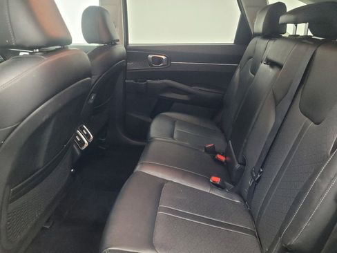 Used 2022 Kia Sorento S image 18