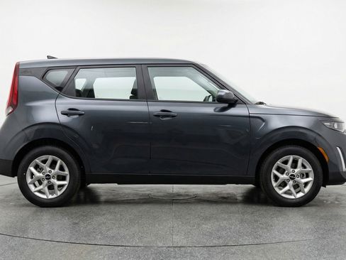 Used 2025 Kia Soul LX w/ LX Technology Package FWD image 11