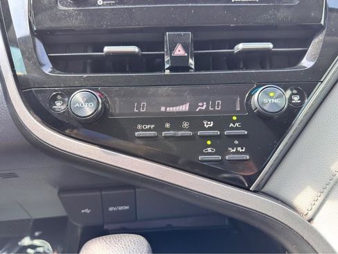 Used 2021 Toyota Camry LE FWD image 27