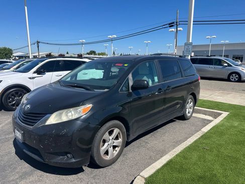 Used 2012 Toyota Sienna LE FWD image 9